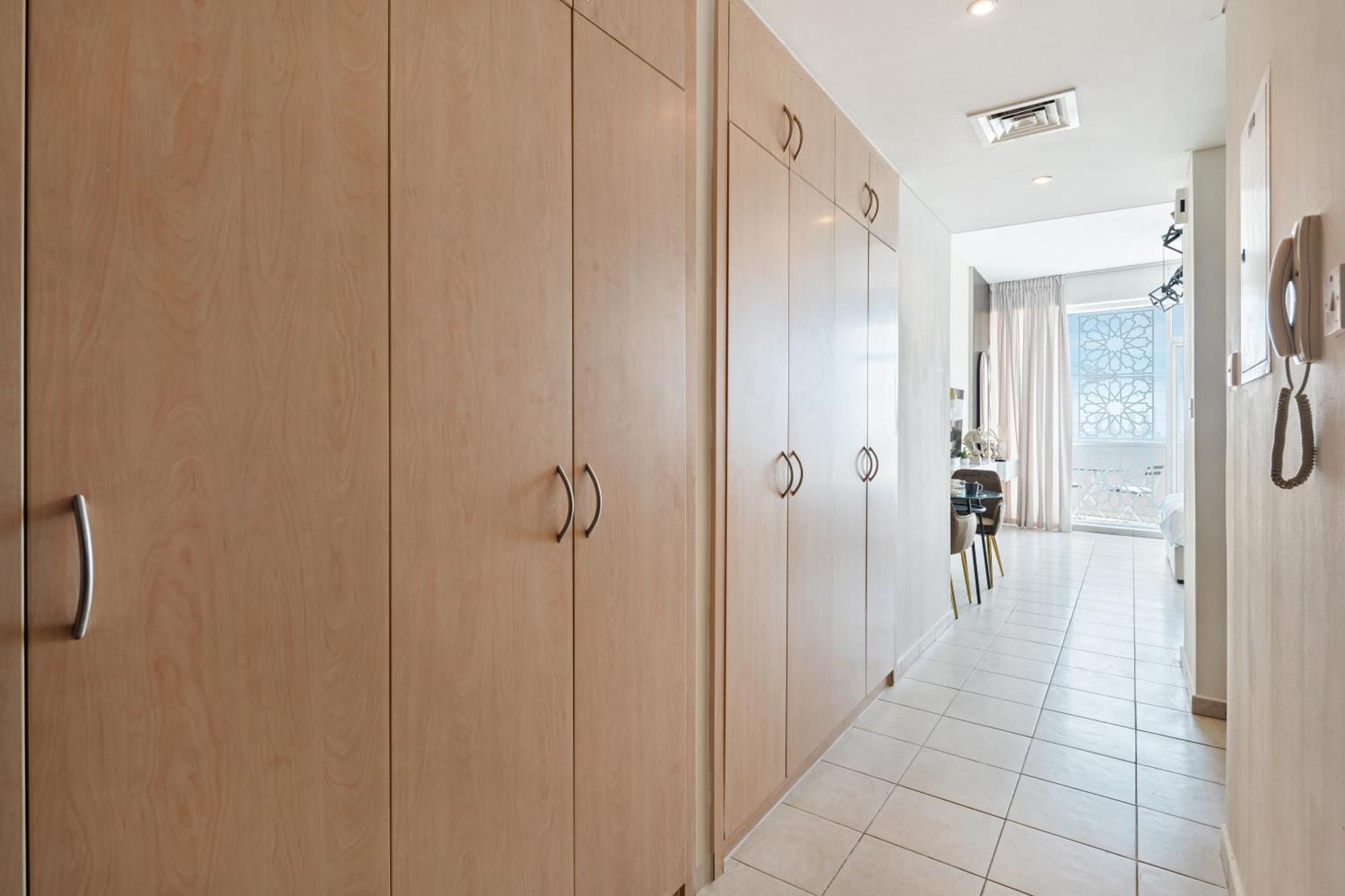 Luxury - Urban Oasis Apartment