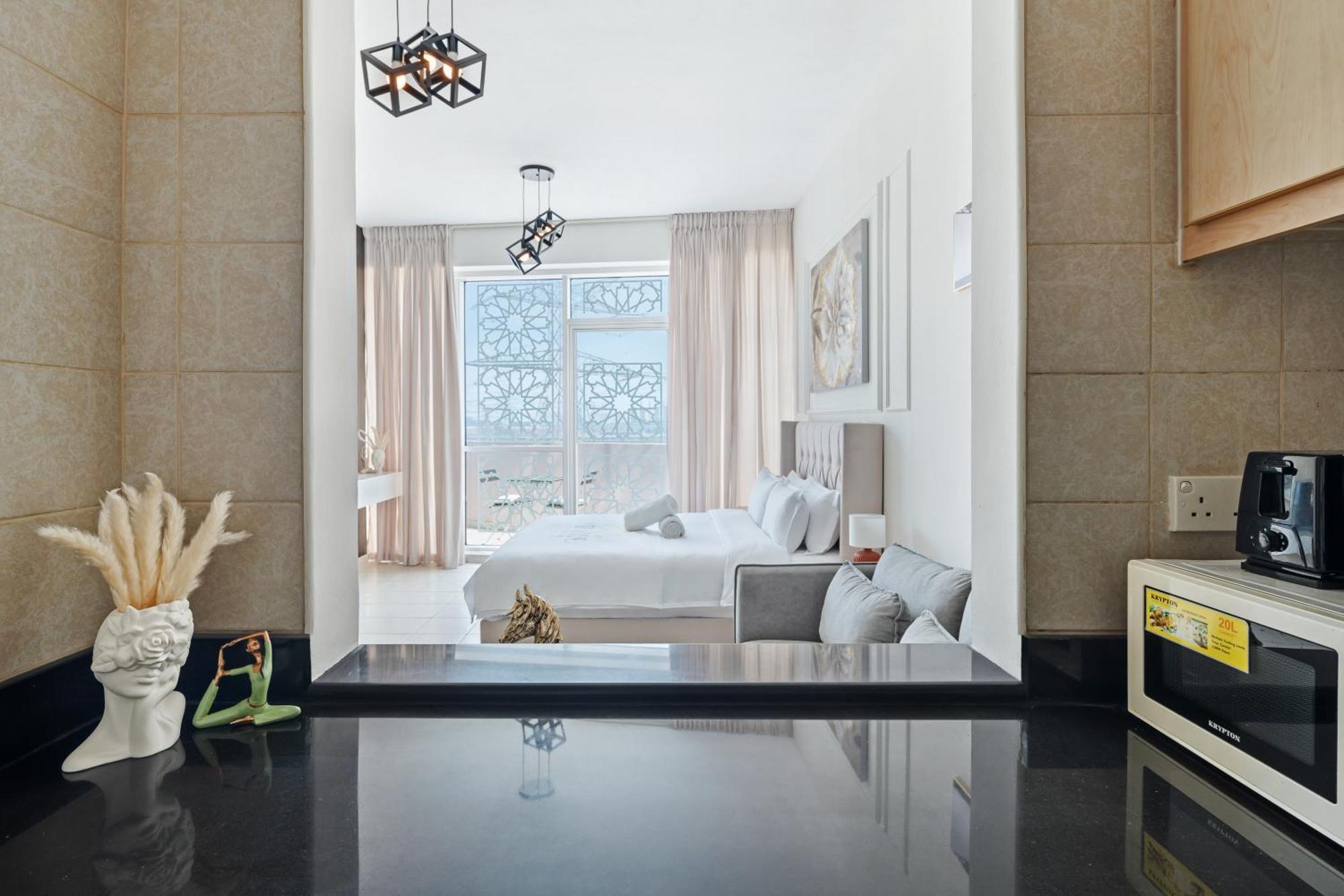 Luxury - Urban Oasis Apartment